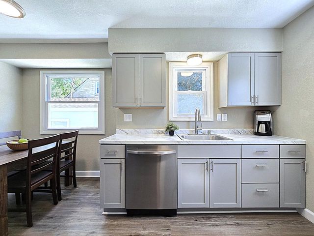 3215 W Oriole DRIVE, Milwaukee, WI 53209