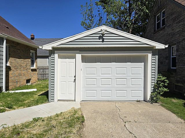 3215 W Oriole DRIVE, Milwaukee, WI 53209