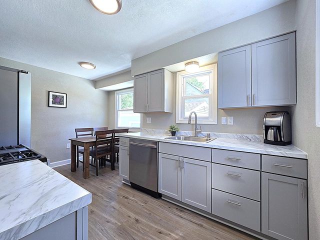 3215 W Oriole DRIVE, Milwaukee, WI 53209