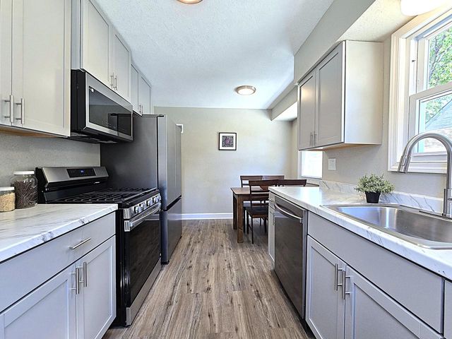 3215 W Oriole DRIVE, Milwaukee, WI 53209