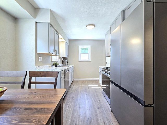 3215 W Oriole DRIVE, Milwaukee, WI 53209