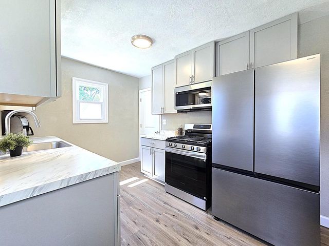 3215 W Oriole DRIVE, Milwaukee, WI 53209