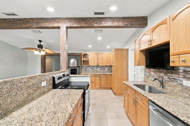 19531 DEER LAKE ROAD, Lutz, FL 33548