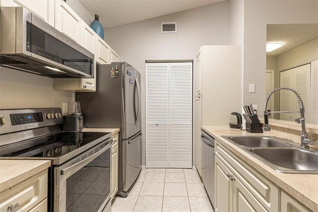 2202 ARBOUR WALK CIR # 2124, Naples, FL 34109