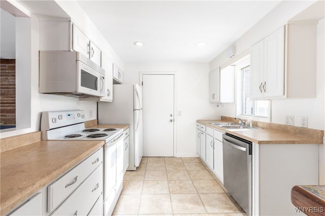 8385 Vernon Circle, Clarence, NY 14221