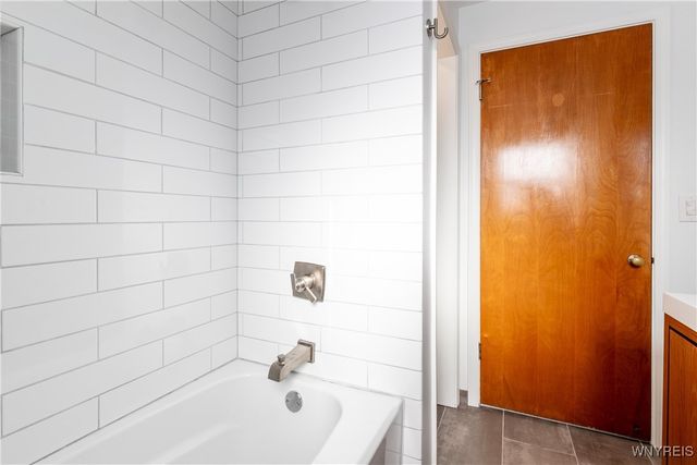 8385 Vernon Circle, Clarence, NY 14221