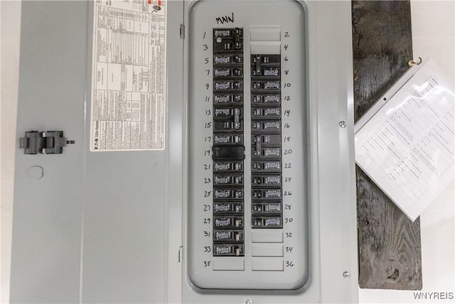 8385 Vernon Circle, Clarence, NY 14221