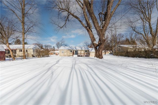 8385 Vernon Circle, Clarence, NY 14221