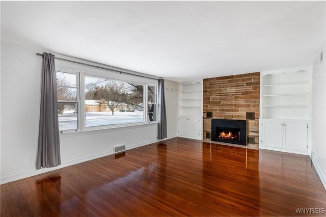 8385 Vernon Circle, Clarence, NY 14221