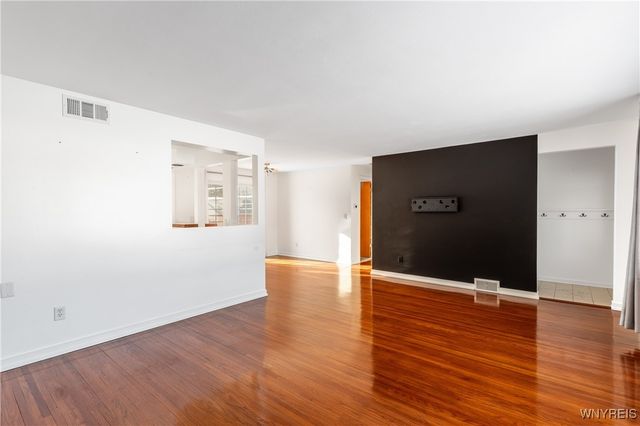 8385 Vernon Circle, Clarence, NY 14221