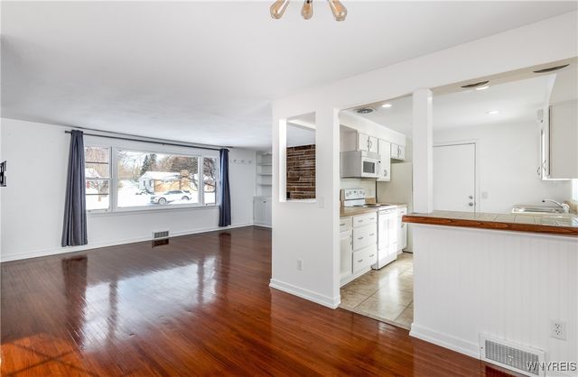 8385 Vernon Circle, Clarence, NY 14221