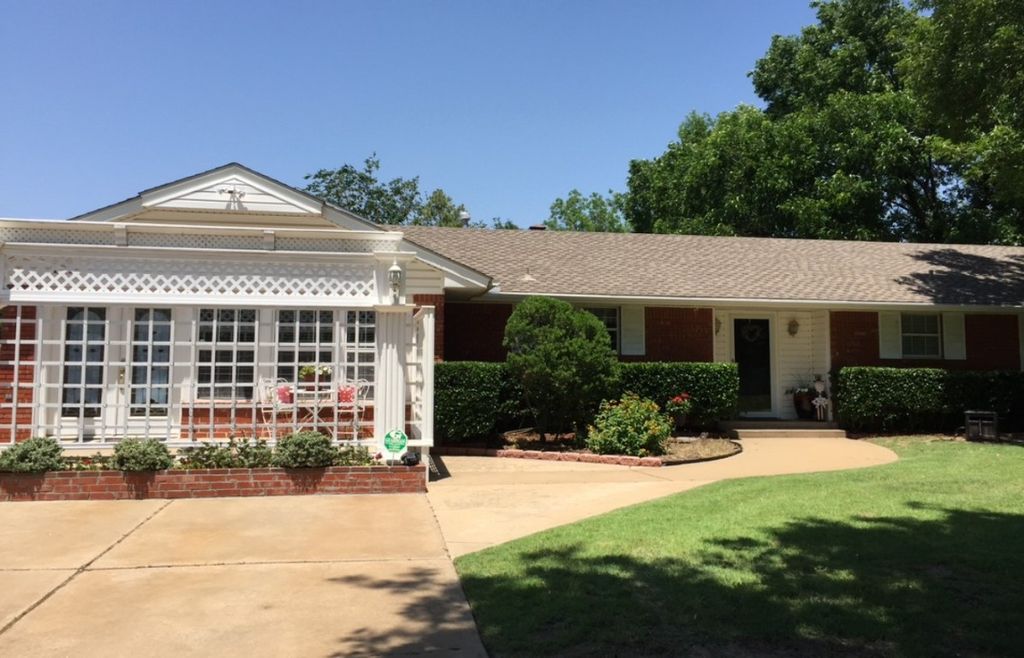 411 Bell Fountaine Drive, Moore, OK 73160