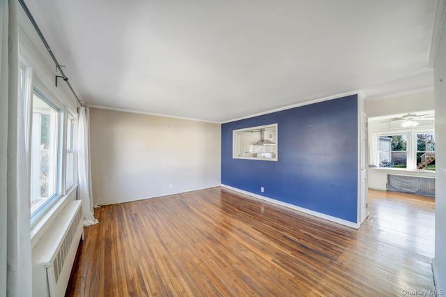 10 Clarence Street, Copiague, NY 11726