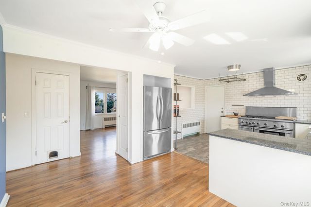 10 Clarence Street, Copiague, NY 11726