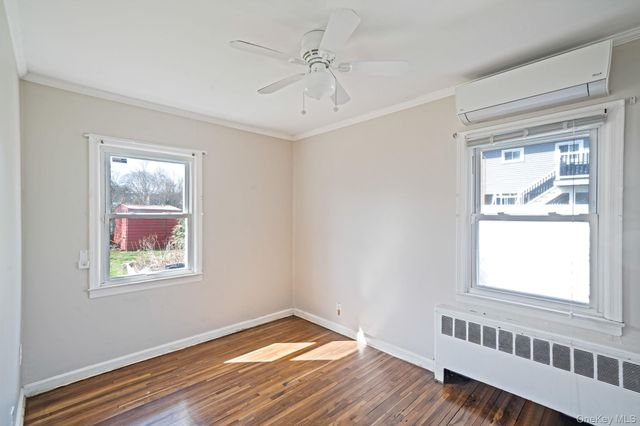 10 Clarence Street, Copiague, NY 11726