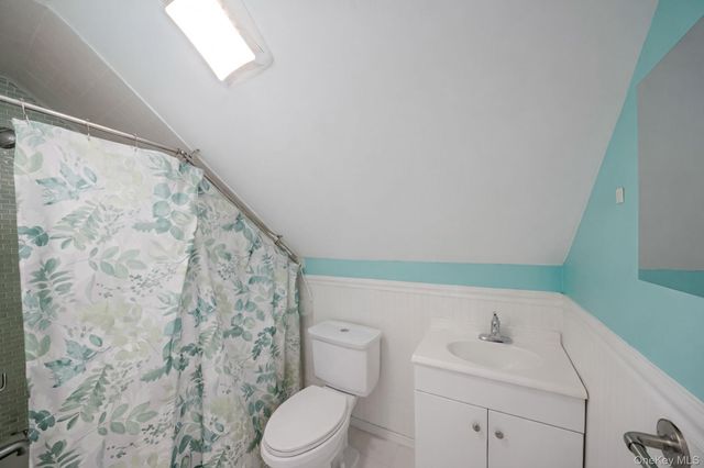 10 Clarence Street, Copiague, NY 11726
