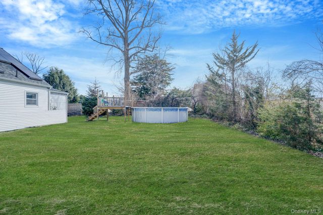 10 Clarence Street, Copiague, NY 11726