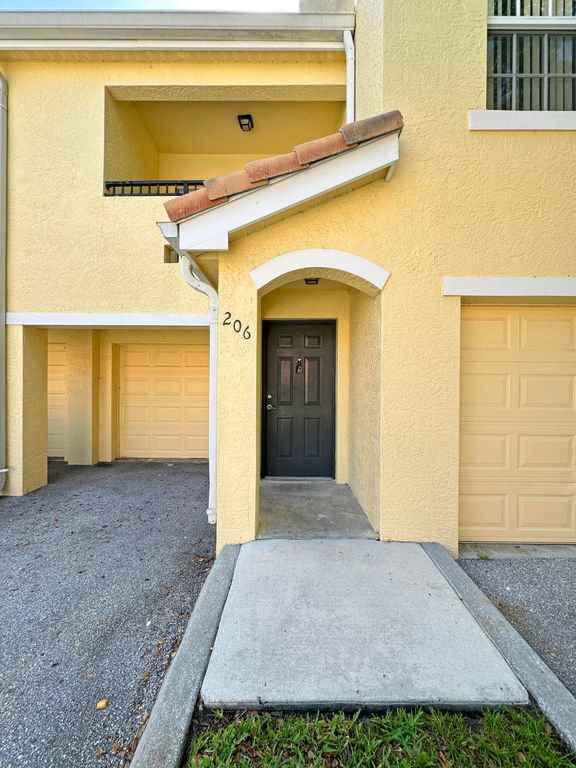 152 SW Peacock Blvd Apt 27-206 St, Port St Lucie, FL 34986