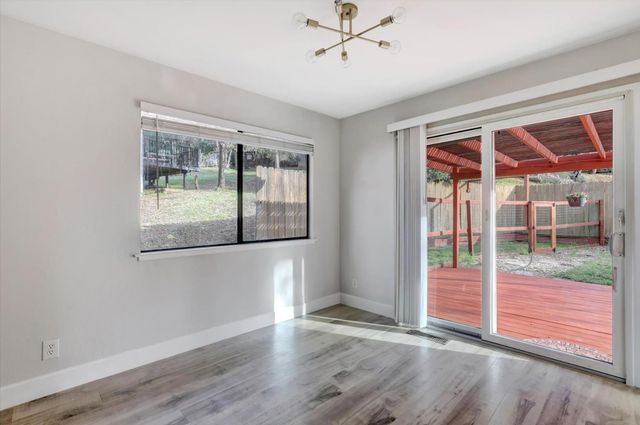 10885 Torrey Pines Dr, Auburn, CA 95602