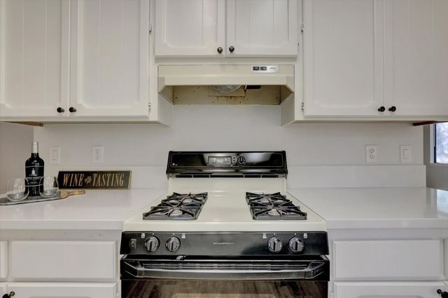 10885 Torrey Pines Dr, Auburn, CA 95602