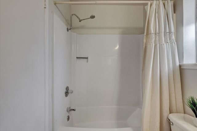 10885 Torrey Pines Dr, Auburn, CA 95602