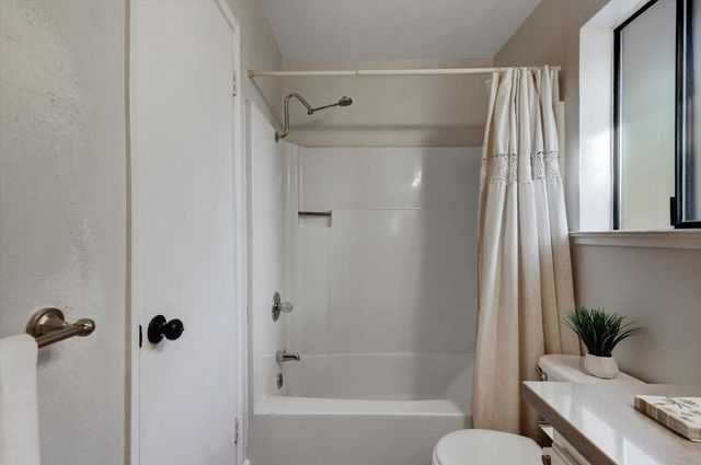 10885 Torrey Pines Dr, Auburn, CA 95602