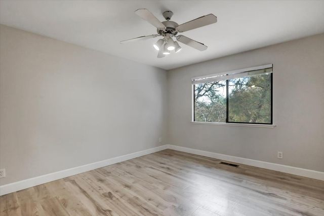 10885 Torrey Pines Dr, Auburn, CA 95602