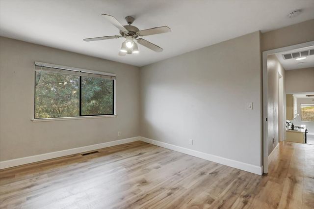 10885 Torrey Pines Dr, Auburn, CA 95602