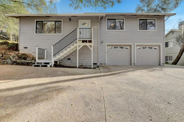 10885 Torrey Pines Dr, Auburn, CA 95602