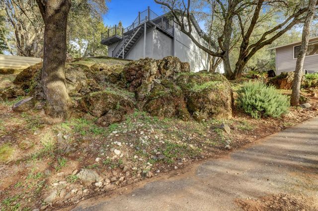 10885 Torrey Pines Dr, Auburn, CA 95602