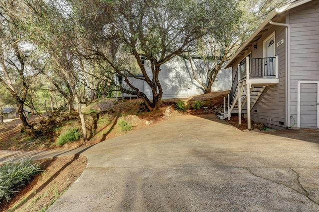 10885 Torrey Pines Dr, Auburn, CA 95602