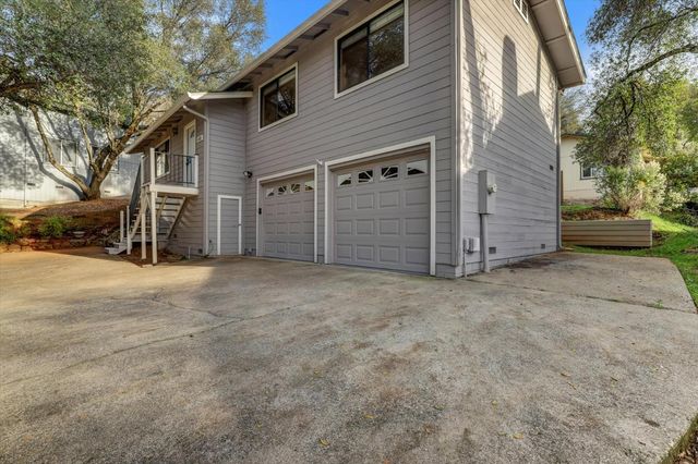10885 Torrey Pines Dr, Auburn, CA 95602