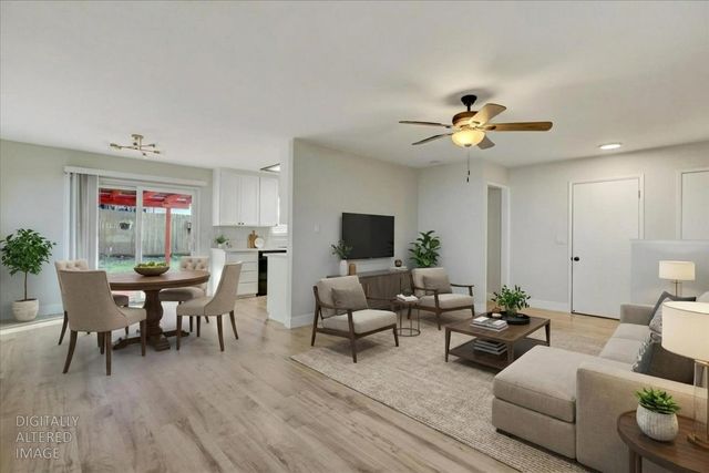 10885 Torrey Pines Dr, Auburn, CA 95602