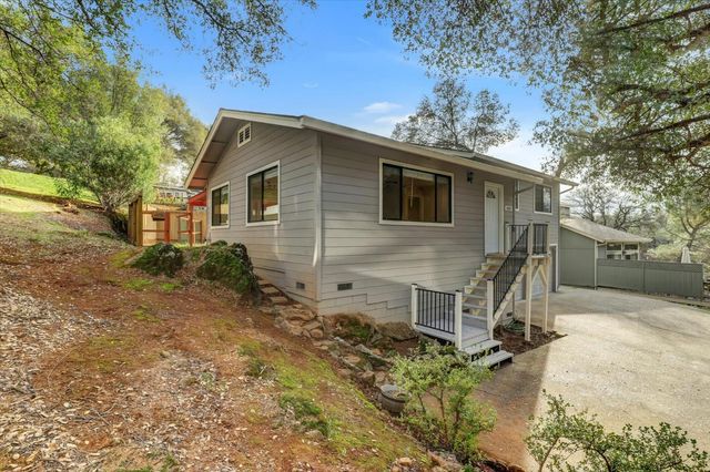 10885 Torrey Pines Dr, Auburn, CA 95602