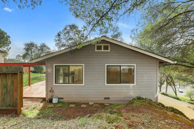 10885 Torrey Pines Dr, Auburn, CA 95602