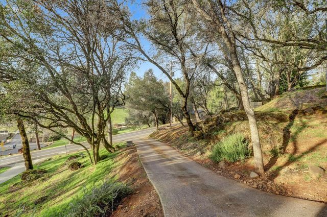 10885 Torrey Pines Dr, Auburn, CA 95602
