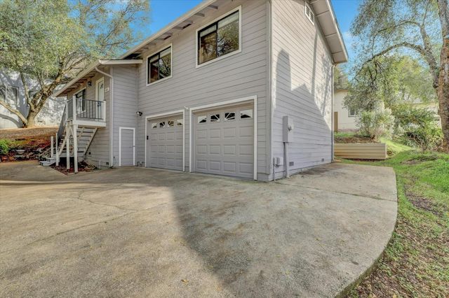 10885 Torrey Pines Dr, Auburn, CA 95602