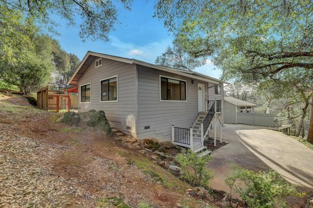 10885 Torrey Pines Dr, Auburn, CA 95602