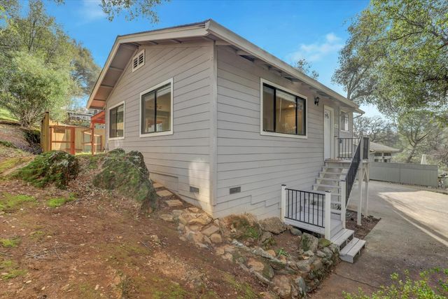 10885 Torrey Pines Dr, Auburn, CA 95602