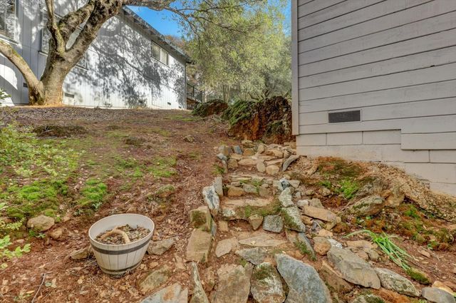 10885 Torrey Pines Dr, Auburn, CA 95602