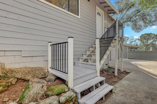 10885 Torrey Pines Dr, Auburn, CA 95602