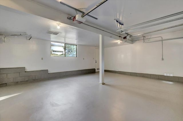 10885 Torrey Pines Dr, Auburn, CA 95602