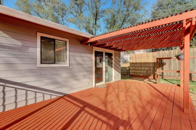 10885 Torrey Pines Dr, Auburn, CA 95602