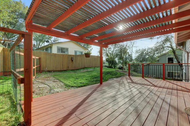 10885 Torrey Pines Dr, Auburn, CA 95602