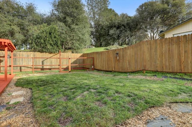 10885 Torrey Pines Dr, Auburn, CA 95602