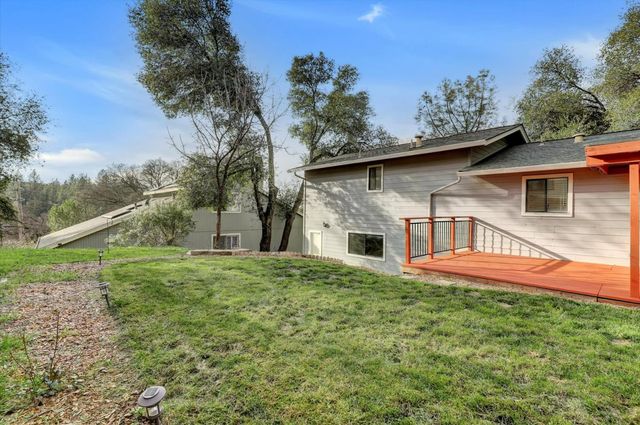 10885 Torrey Pines Dr, Auburn, CA 95602