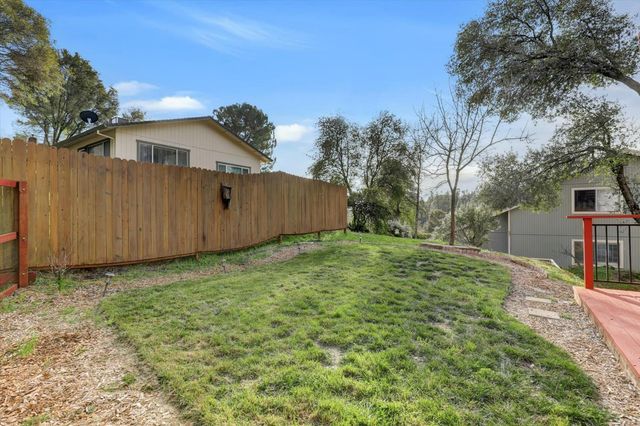 10885 Torrey Pines Dr, Auburn, CA 95602