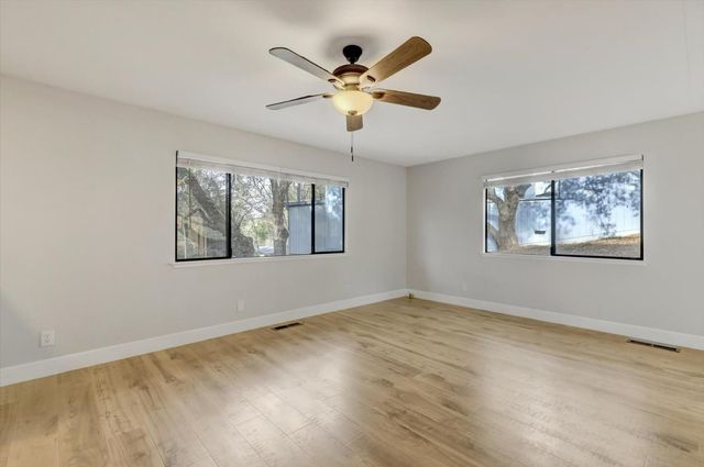 10885 Torrey Pines Dr, Auburn, CA 95602