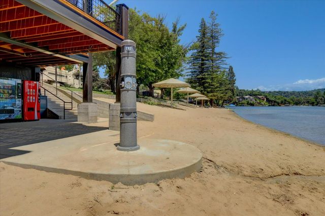 10885 Torrey Pines Dr, Auburn, CA 95602