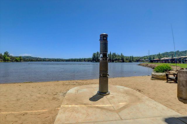 10885 Torrey Pines Dr, Auburn, CA 95602